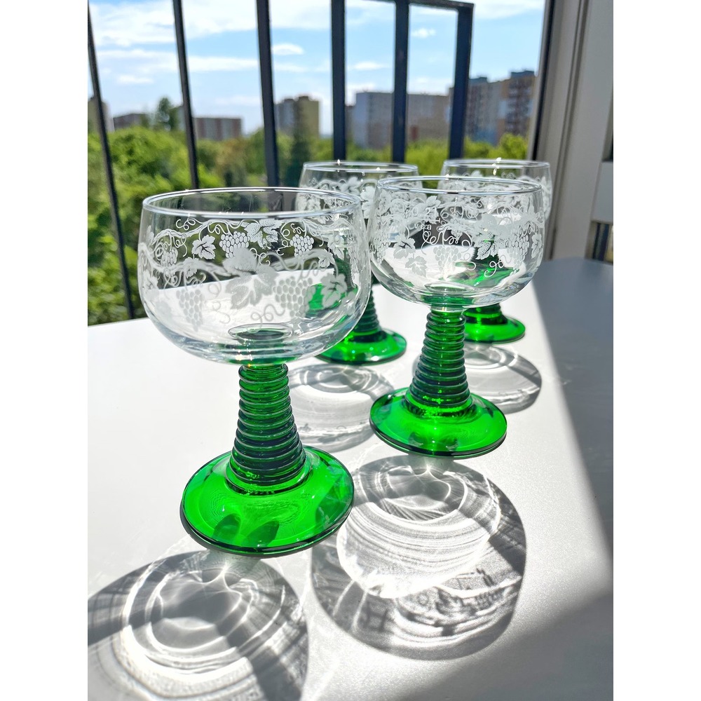 Arcoroc France Roemer Wine Glasses Set of 2 Green Beehive Stem Etched Grapes